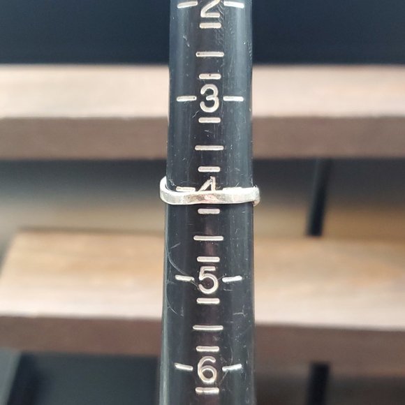 Size 4 925 Sterling Silver Rustic Odd Pattern Petite Ring - Picture 4 of 6